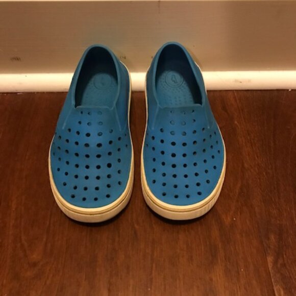 Native Shoes Miles Boys Size C12 Blue with yellow accent - Picture 2 of 4